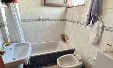 VENDE casa en el centro 10x20