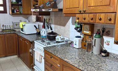 VENDE casa en el centro 10x20