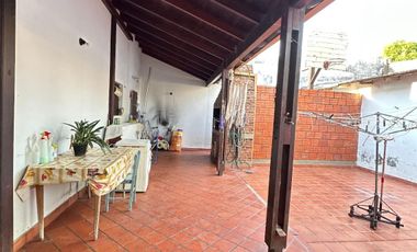 VENDE casa en el centro 10x20