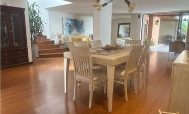 Vendo Hermosa casa en Los Parra-El Poblado.Medellín totalmente remodel