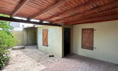 VENDE casa Barrio Colluccio excelente zona