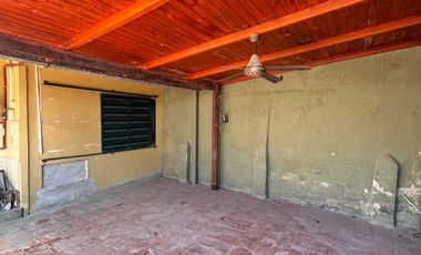 VENDE casa Barrio Colluccio excelente zona