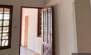 VENDE casa con local sobre Avenida