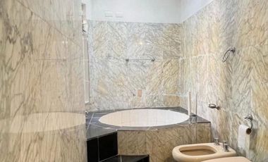VENDE excelente casa en zona centro