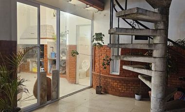 VENDE excelente casa en zona centro
