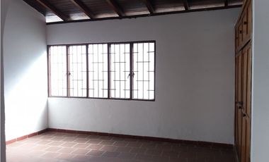 CASA EN VENTA PLAZOLETA PERALTA GIRON