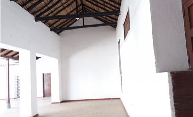 CASA EN VENTA PLAZOLETA PERALTA GIRON