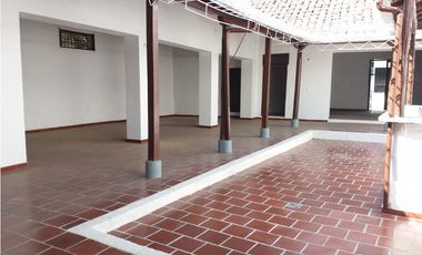 CASA EN VENTA PLAZOLETA PERALTA GIRON