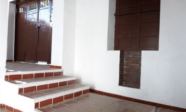 CASA EN VENTA PLAZOLETA PERALTA GIRON