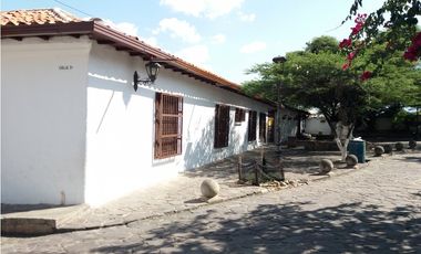 CASA EN VENTA PLAZOLETA PERALTA GIRON