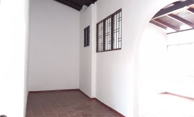 CASA EN VENTA PLAZOLETA PERALTA GIRON