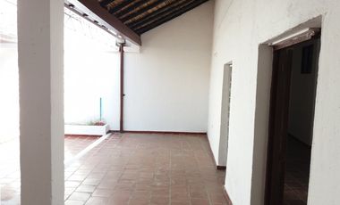 CASA EN VENTA PLAZOLETA PERALTA GIRON