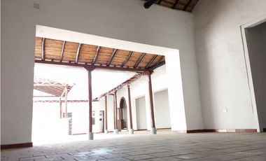 CASA EN VENTA PLAZOLETA PERALTA GIRON