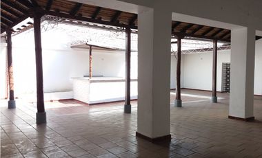 CASA EN VENTA PLAZOLETA PERALTA GIRON
