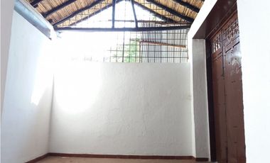 CASA EN VENTA PLAZOLETA PERALTA GIRON