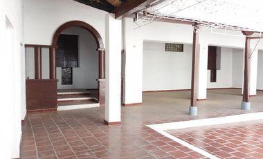 CASA EN VENTA PLAZOLETA PERALTA GIRON