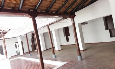 CASA EN VENTA PLAZOLETA PERALTA GIRON