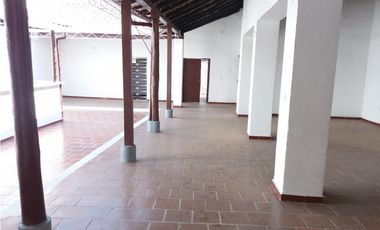 CASA EN VENTA PLAZOLETA PERALTA GIRON