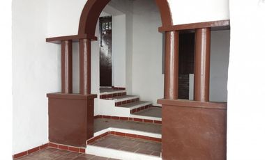 CASA EN VENTA PLAZOLETA PERALTA GIRON