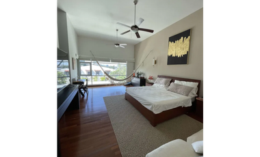 Se alquila casa en altos de golf