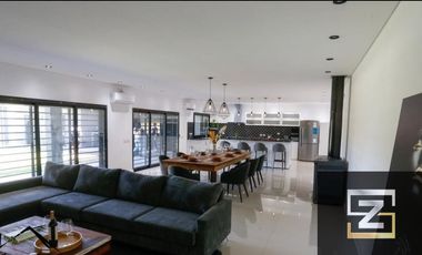 Casa en venta de 4 dormitorios c/ cochera en San Vicente