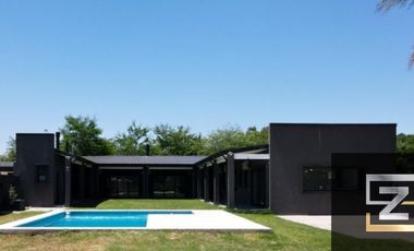 Casa en venta de 4 dormitorios c/ cochera en San Vicente