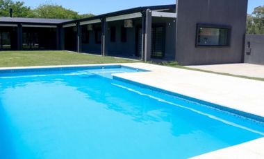 Casa en venta de 4 dormitorios c/ cochera en San Vicente