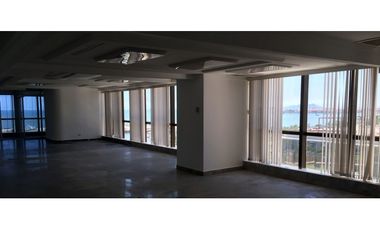 ¡SE ALQUILA! Esplendida Oficina en Avenida Balboa, Torre Bac, 250 m2