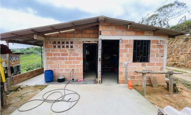 Se vende casa campestre por terminar en San Roque, Antioquia