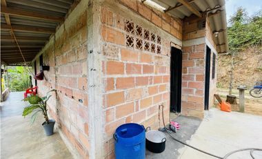 Se vende casa campestre por terminar en San Roque, Antioquia