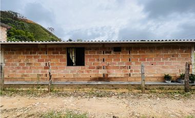 Se vende casa campestre por terminar en San Roque, Antioquia