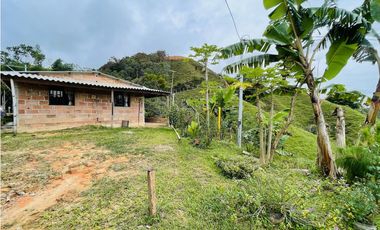 Se vende casa campestre por terminar en San Roque, Antioquia