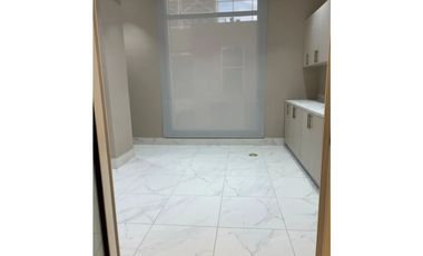 ¡¡SE ALQUILA !! LOCAL  Consultorio u oficina en TOWN CENTER