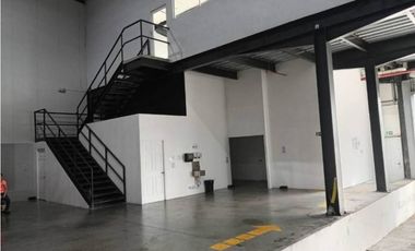 ¡¡SE VENDE !! Bodega Comercial en Las Mañanitas