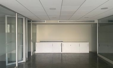 MAGNIFICO LOCAL COMERCIAL PLENO BARRIO EL GOLF