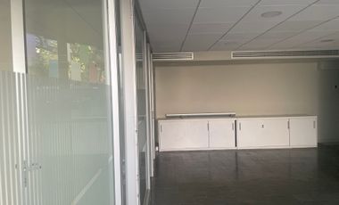 MAGNIFICO LOCAL COMERCIAL PLENO BARRIO EL GOLF