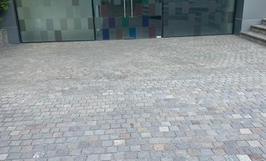 MAGNIFICO LOCAL COMERCIAL PLENO BARRIO EL GOLF