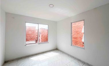 VENDO CASA  DE TRES PISOS EN LA HACIENDA, AL SUR DE CALI