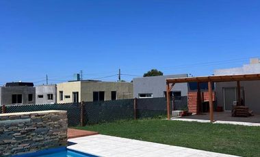 Casa en venta a estrenar en Laguna Azul 2. Financiada