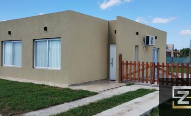 Casa en venta a estrenar en Laguna Azul 2. Financiada