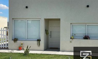 Casa en venta a estrenar en Laguna Azul 2. Financiada