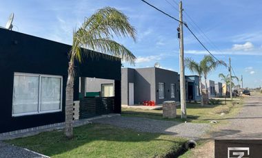 Casa en venta a estrenar en Laguna Azul 2. Financiada