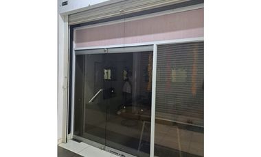 Excelente local  en centro comercial en Jamundi