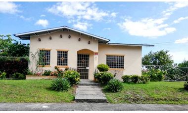 Se alquila o vende linda casa en urb. Los ngeles en Bágala