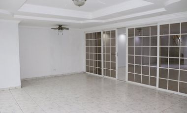 Se Alquila Casa Comercial en Club X