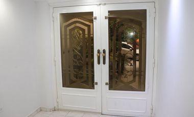 Se Alquila Casa Comercial en Club X