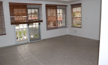 Se Alquila Casa Comercial en Club X