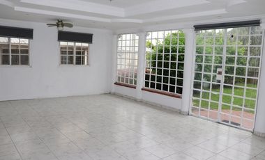 Se Alquila Casa Comercial en Club X