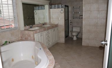 Se Alquila Casa Comercial en Club X