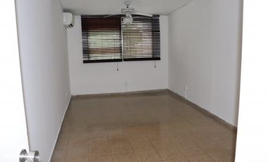 Se Alquila Casa Comercial en Club X